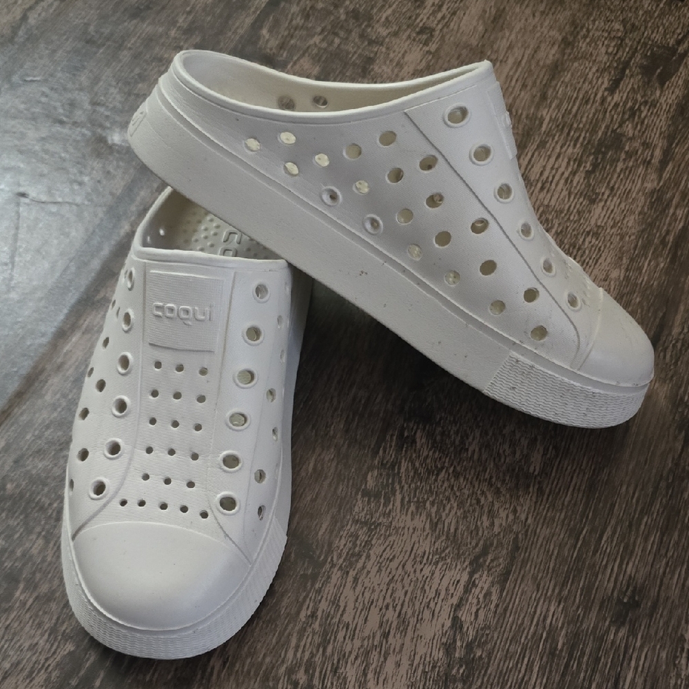 COQUI White Slip-On Perforated Sneakers Crocs Foam Sz 42 /‎ 10